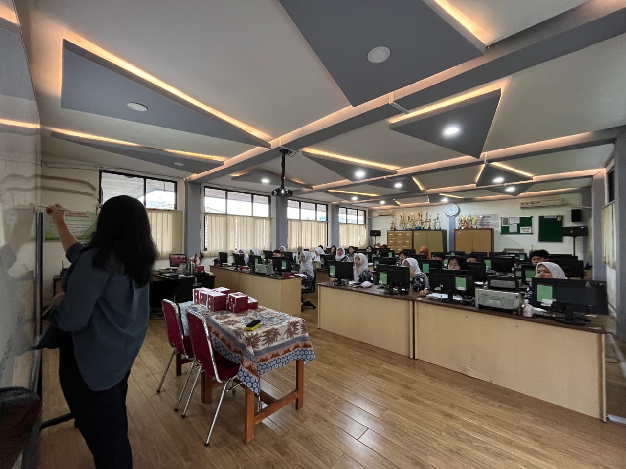 KELAS INDUSTRI AKUNTANSI - Foto 3